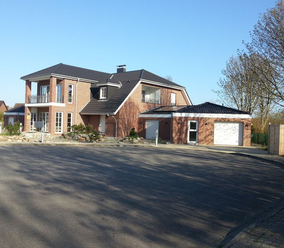 Maurerarbeiten, Erdarbeiten, Betonarbeiten, Pflasterarbeiten, Hauke Ewers Bau GmbH, Seit 1994, 5 Mitarbeiter, Qualität, Arbeiten, Referenzen, Leistungen