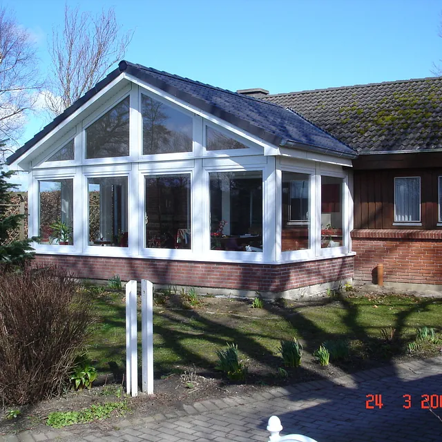 Carport mit Klinkerwand in Schleswig-Holstein – Fundament- und Maurerarbeiten vom Bauunternehmen