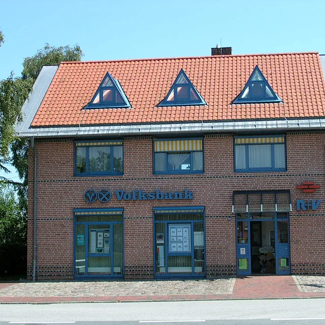 Modernes Wohnhaus mit Holzfassade in Ostholstein – Neubau durch erfahrenes Bauunternehmen