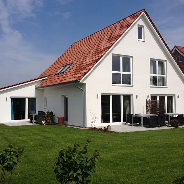 Großzügiges Einfamilienhaus mit Terrasse in Ostholstein – Massivhausbau durch regionales Bauunternehmen