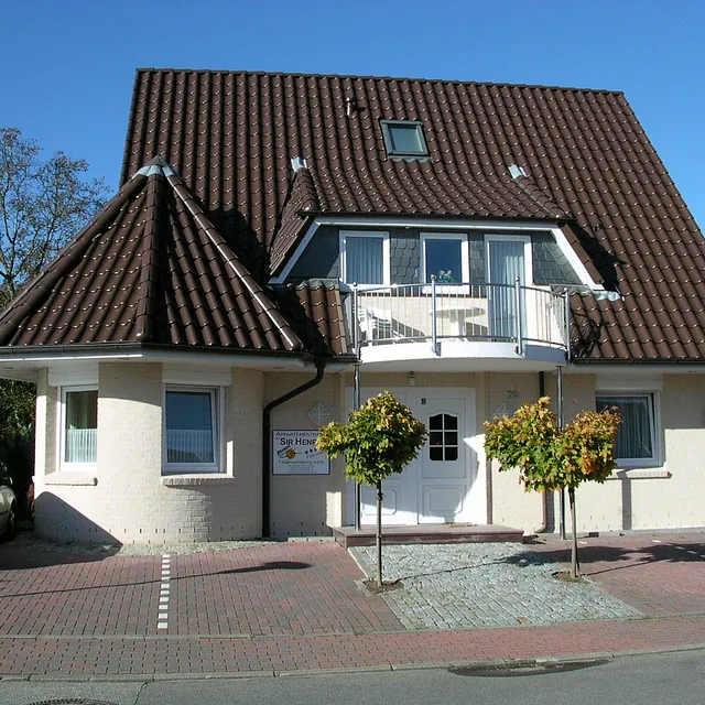 Mehrfamilienhaus mit Putzfassade in Ostholstein – Neubau und Maurerarbeiten durch Bauunternehmen