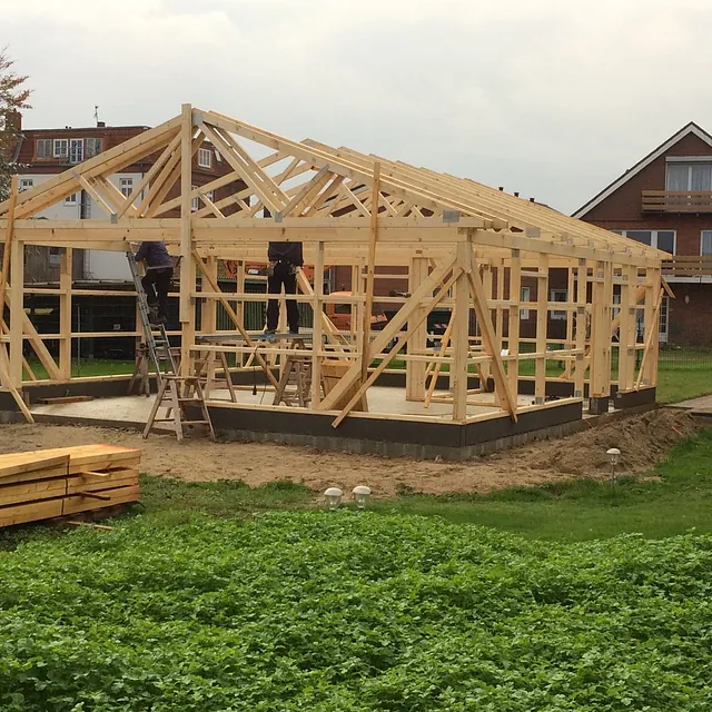 Garage im Holzrahmenbau auf Betonfundament in Ostholstein – Bauarbeiten durch regionales Bauunternehmen