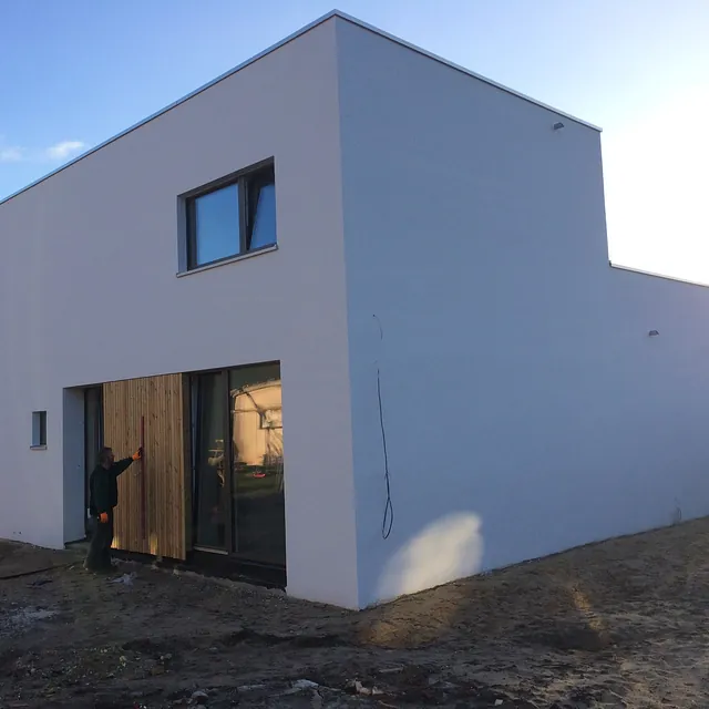 Modernes Einfamilienhaus mit Flachdach im Bau – Rohbauarbeiten von Ewers Bau in Norddeutschland
