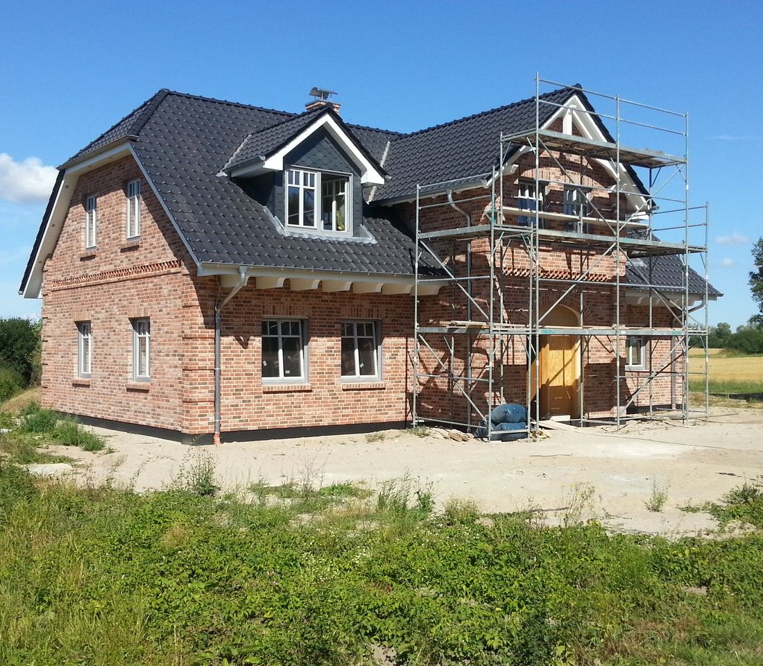 Maurerarbeiten, Erdarbeiten, Betonarbeiten, Pflasterarbeiten, Hauke Ewers Bau GmbH, Seit 1994, 5 Mitarbeiter, Qualität, Arbeiten, Referenzen, Leistungen