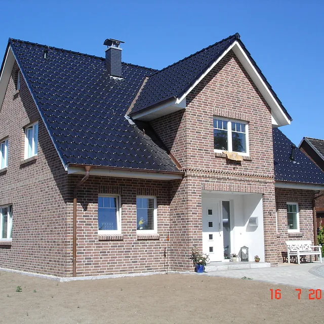 Mehrfamilienhaus mit Balkonen an der Ostseeküste – Maurer- und Betonarbeiten vom Meisterbetrieb aus Ostholstein