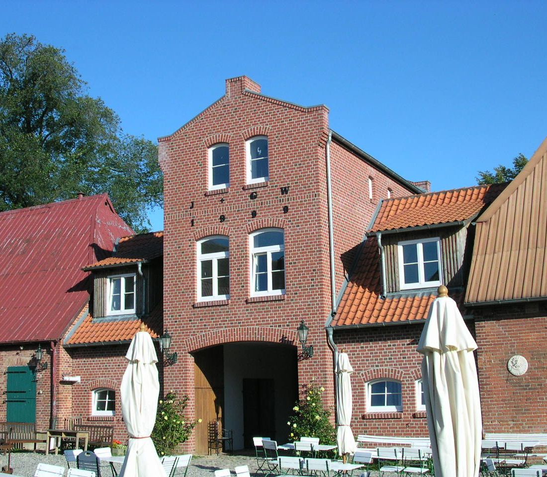 Maurerarbeiten, Erdarbeiten, Betonarbeiten, Pflasterarbeiten, Hauke Ewers Bau GmbH, Seit 1994, 5 Mitarbeiter, Qualität, Arbeiten, Referenzen, Leistungen
